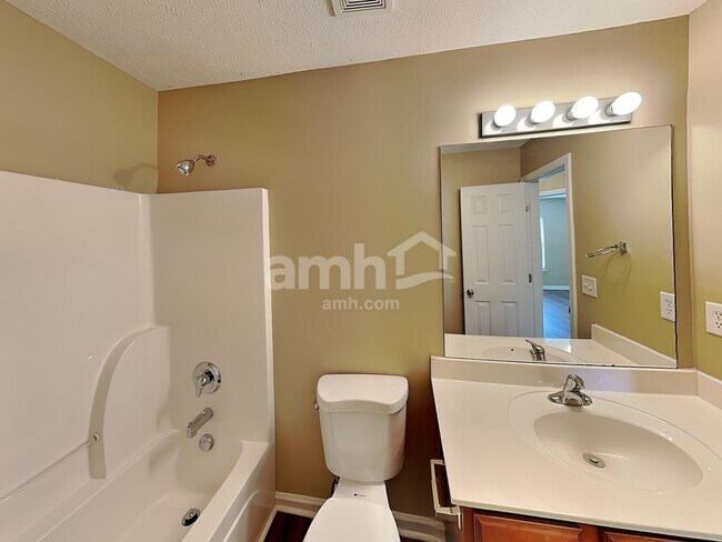 Building Photo - 4005 Strata Dr