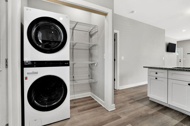 Building Photo - 100 E Maple St