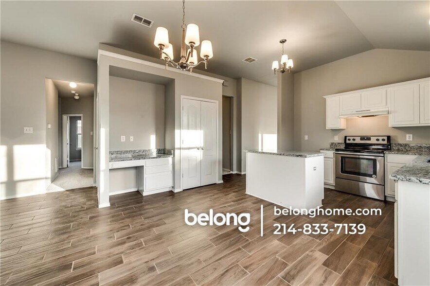 Building Photo - 901 Plumeria Dr