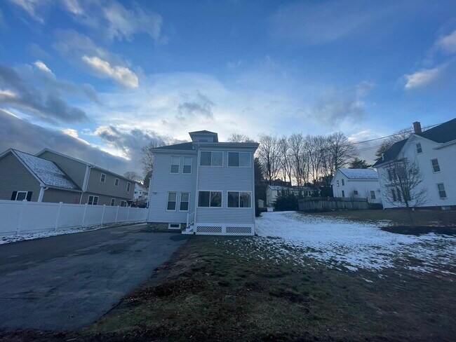 Building Photo - 290 Hilldale Ave