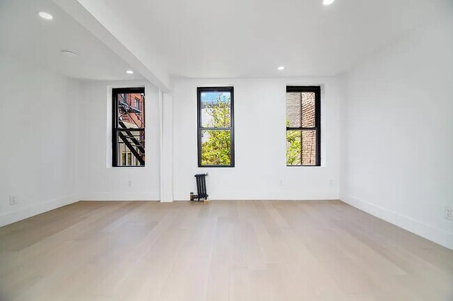 Building Photo - 137 First Avenue