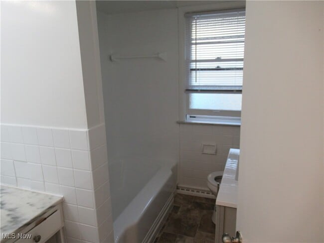 Building Photo - 285 Marion Dr