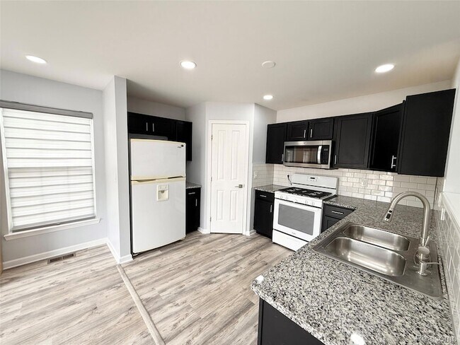 Building Photo - 47515 Ormskirk Dr