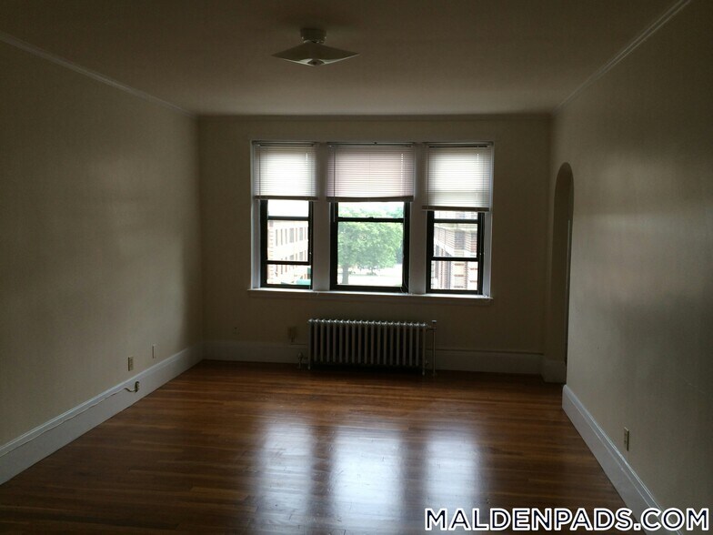 Building Photo - 349 Pleasant St