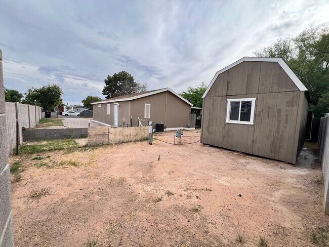 Building Photo - 7826 E Juanita Ave