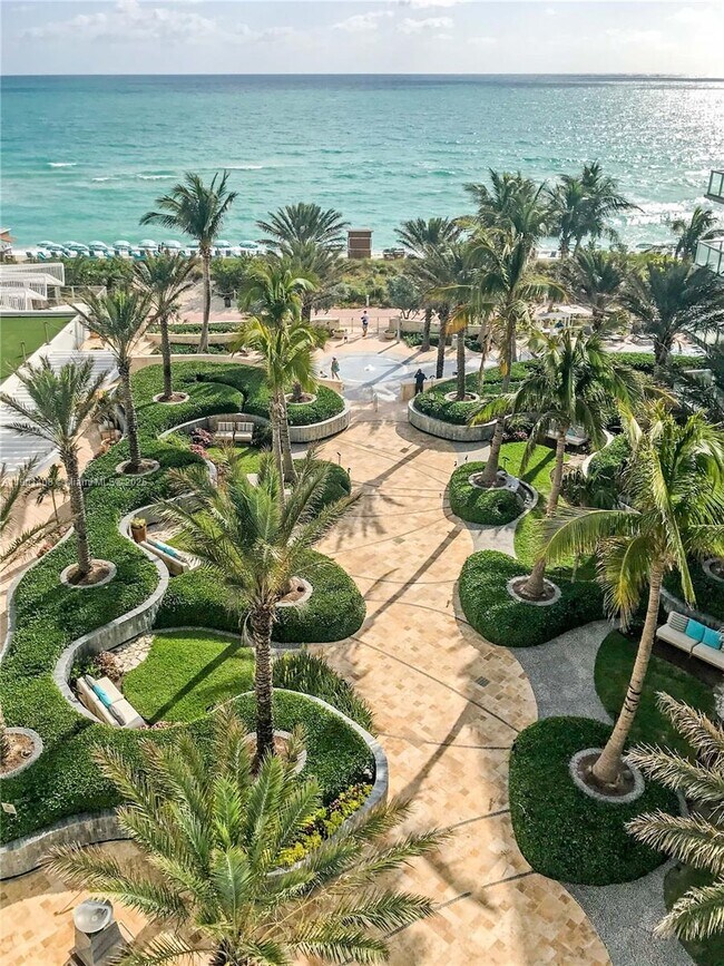 Building Photo - 6801 Collins Ave