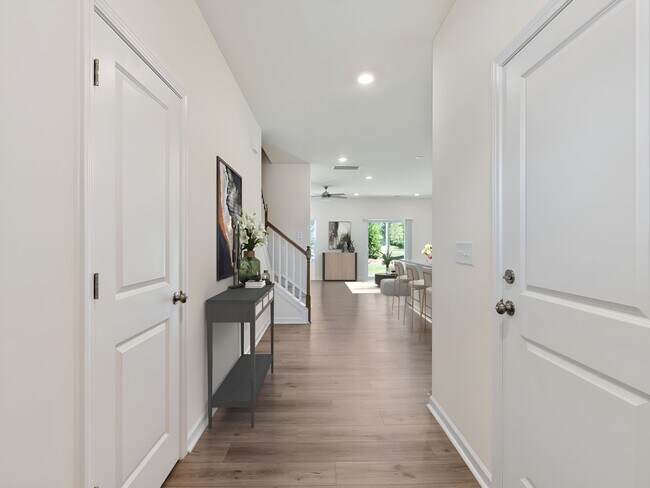 Building Photo - Like New Townhome in North Charlotte.