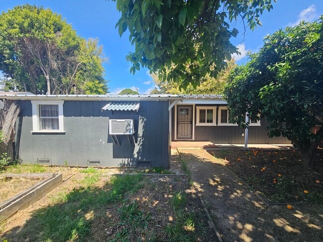 Building Photo - San Leandro Home w/ In-Law Unit: Perfect f...