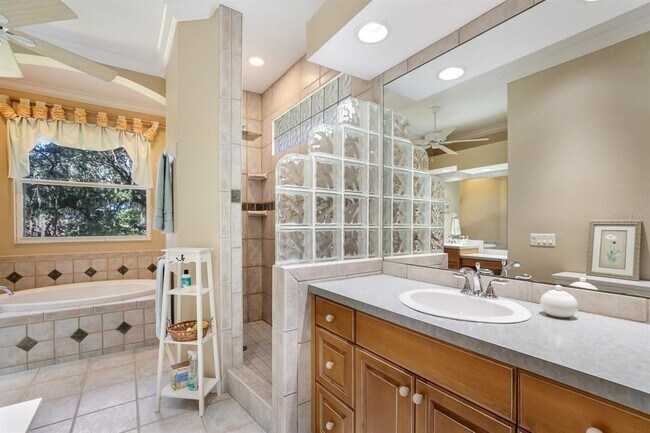 Building Photo - 4929 Old Creek Dr