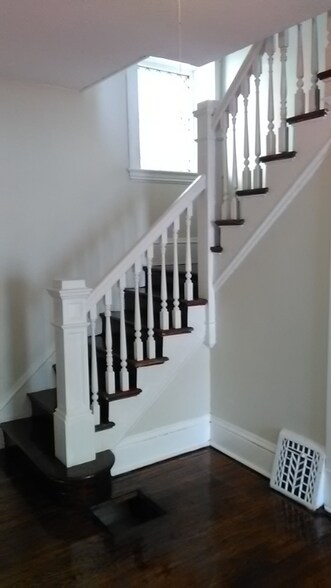 Primary Photo - 2920 N Bryant Ave