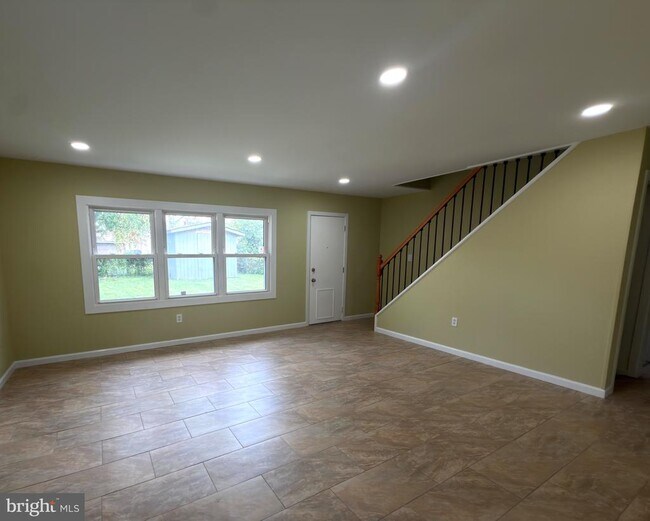 Building Photo - 54 Plumtree Ln