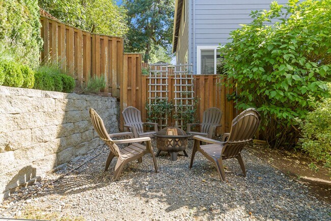 Building Photo - 7068 SW Valenta Ct