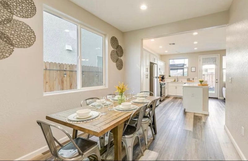 Building Photo - 1030 W Prescott Ave