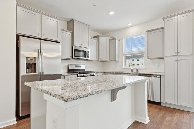 Building Photo - Available Immediately – 3 Bedroom / 2.5 Ba...