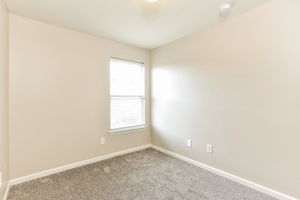 Building Photo - 8043 Logan Dr