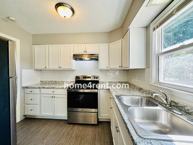 Building Photo - Ranch Style Home in KCMO w/ LVP Floors, SS Appliances and a Fenced Yard!