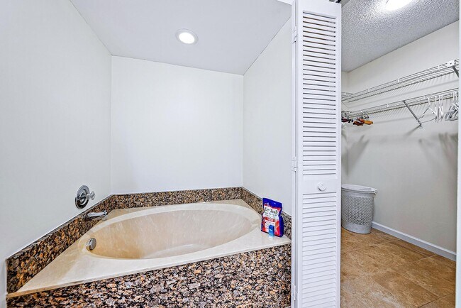 Building Photo - 1528 Ocean Dunes Cir