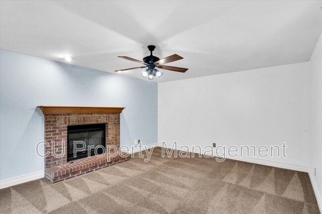 Building Photo - 506 E Tomaras Ave