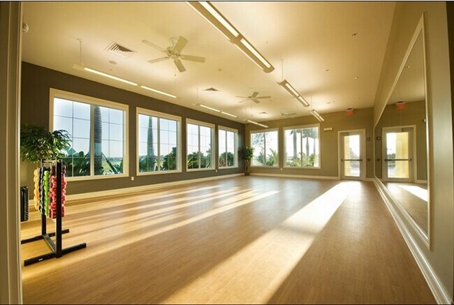 Building Photo - 2 bedroom, 2 bathroom attached villa home ...