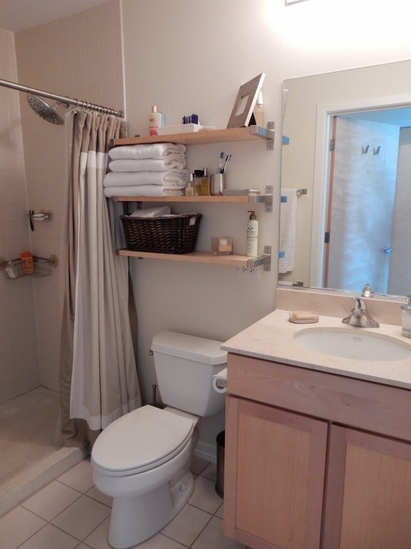 Building Photo - 1000 W Leland Ave