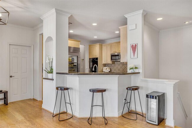 Building Photo - 5511 Oakwood Cove