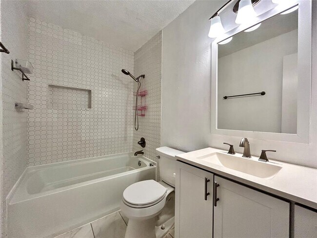 Building Photo - 1411 Gracy Farms Ln