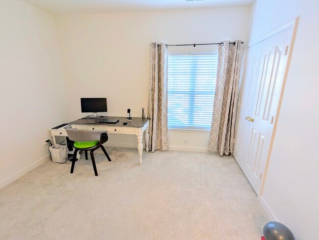 Building Photo - 17168 Red Feather Dr