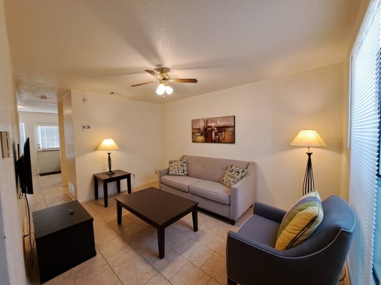 Building Photo - 1112 Leslie Cir