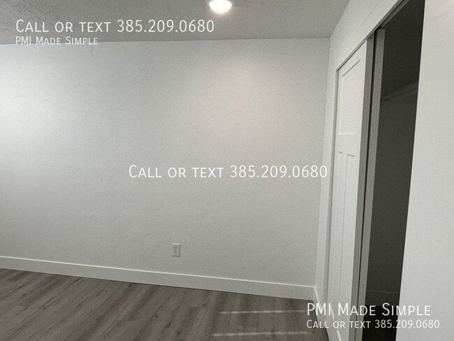 Building Photo - Renovated Duplex on a Quiet Cul-de-sac