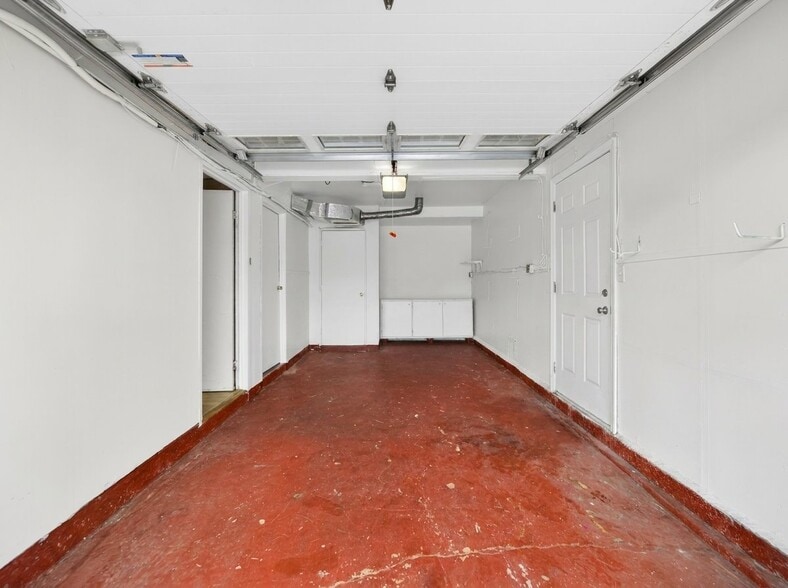 Building Photo - 95 Pine St