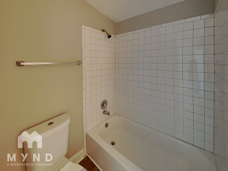 Building Photo - 1708 Evans Dr SW