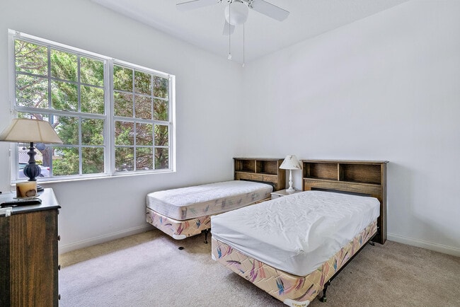 Building Photo - 242 Poinciana Dr