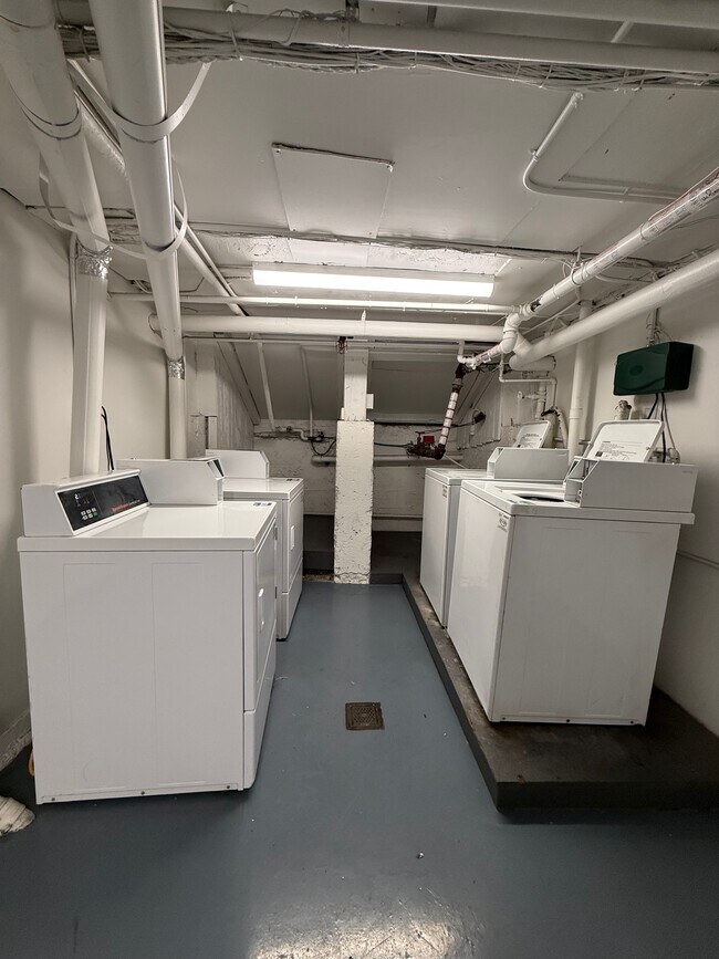 Building Photo - 692 Bush St