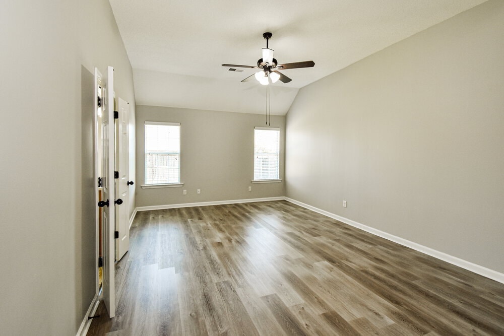 Building Photo - 9892 Southern Oak Way