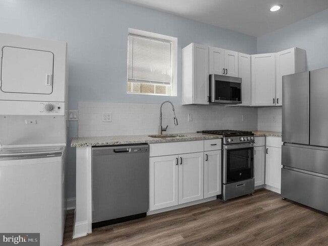 Building Photo - 1529 N 28th St