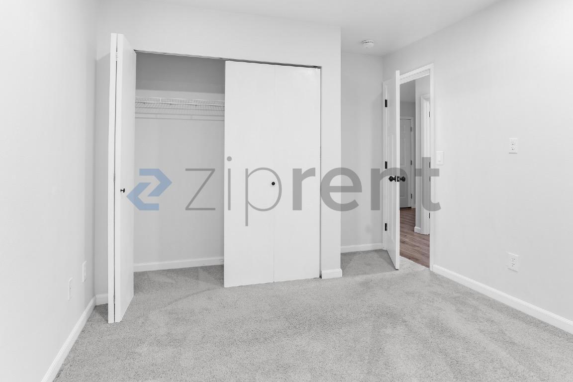 Building Photo - Unit