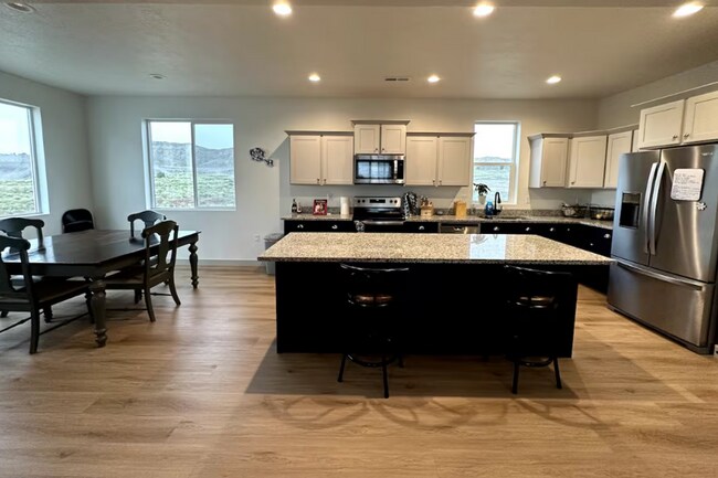 Building Photo - Modern 3-Story House with Rooftop Access-option to rent mother in law apartment separately