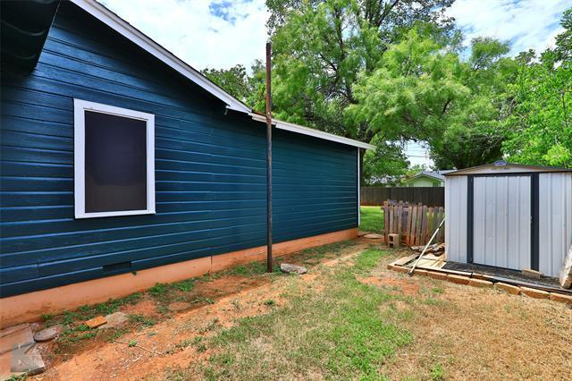 Building Photo - 726 Woodlawn Dr