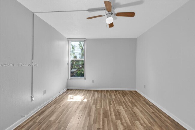 Building Photo - 210 Fontainebleau Blvd