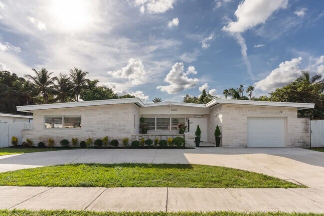 Building Photo - 20010 Highland Lakes Blvd