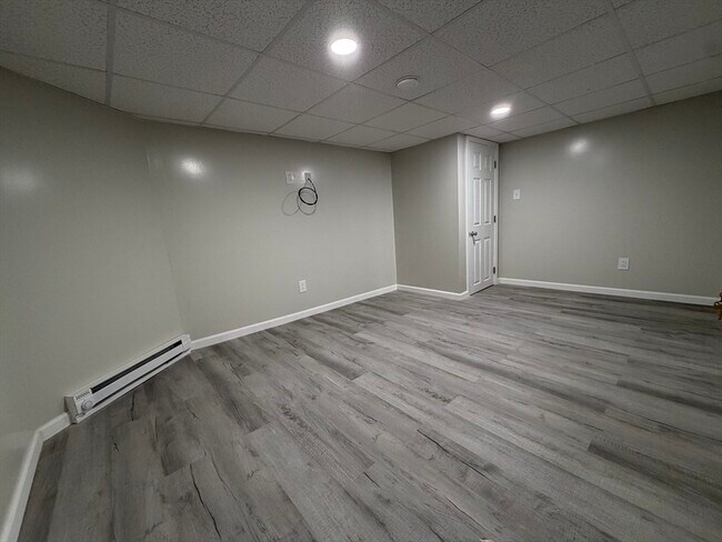 Building Photo - 320-322-322 Wood St