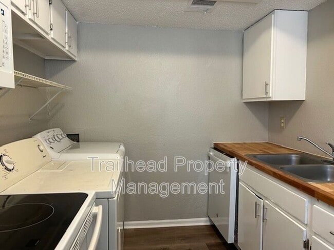 Building Photo - 8702 NW 82 Terrace