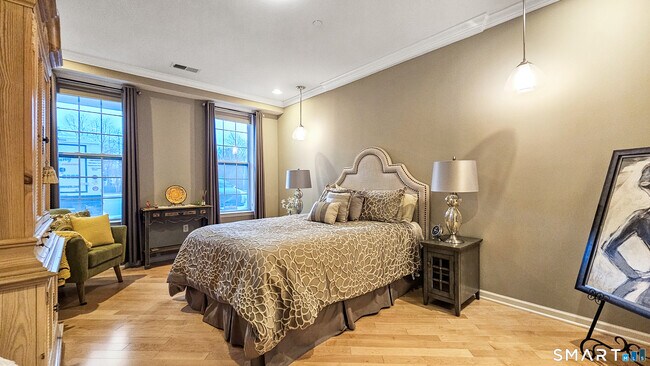 Building Photo - 203 Center Meadow Ln