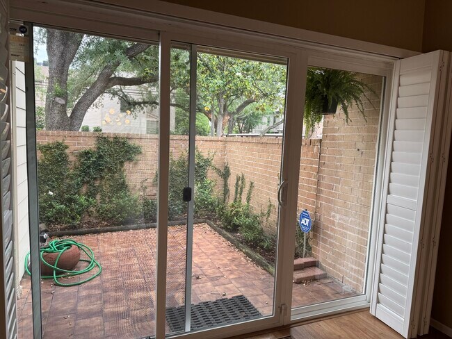 Building Photo - 1970 Augusta Dr