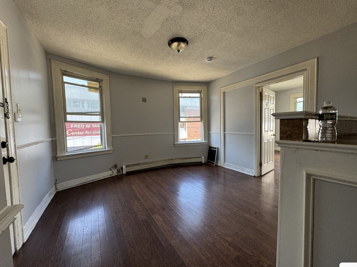 2L - 60 Wilkinson Ave