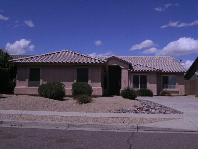 Building Photo - 930 E Harwell Rd