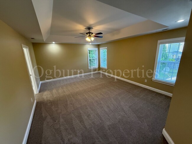 Building Photo - 880 Cameron Village Dr