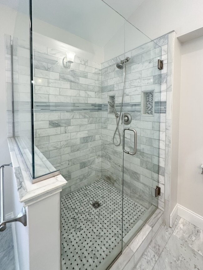 Building Photo - Stylish Grosse Pointe Woods Ranch with EV ...