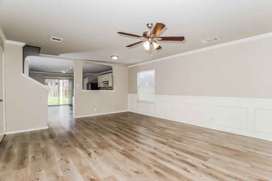 Building Photo - 326 Silver Bit