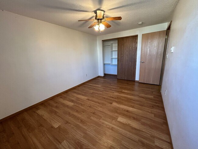 Building Photo - $1,025 | 2 Bedroom, 1 Bathroom Apartment |...